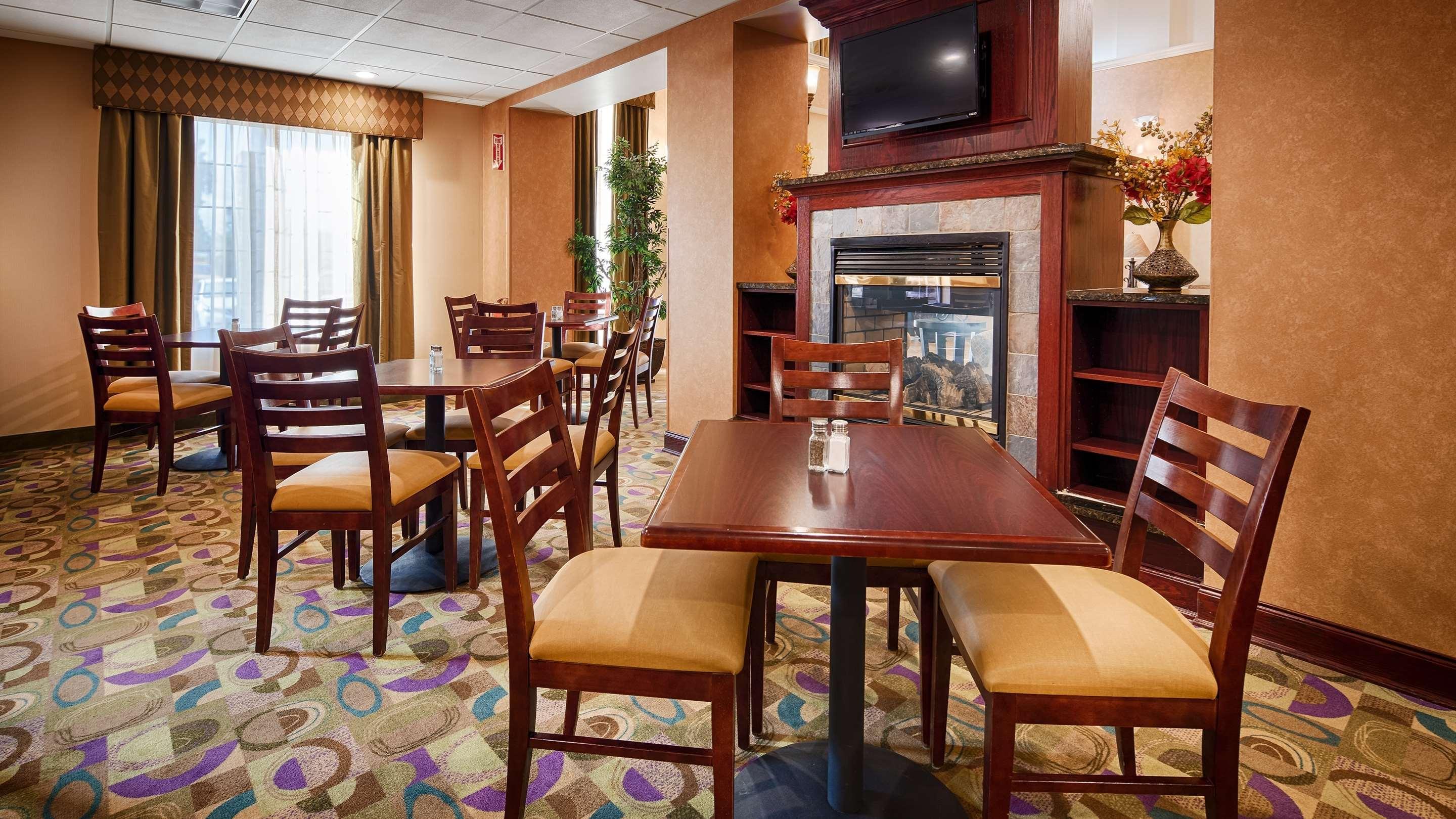 Best Western Plus Victor Inn & Suites Exterior foto